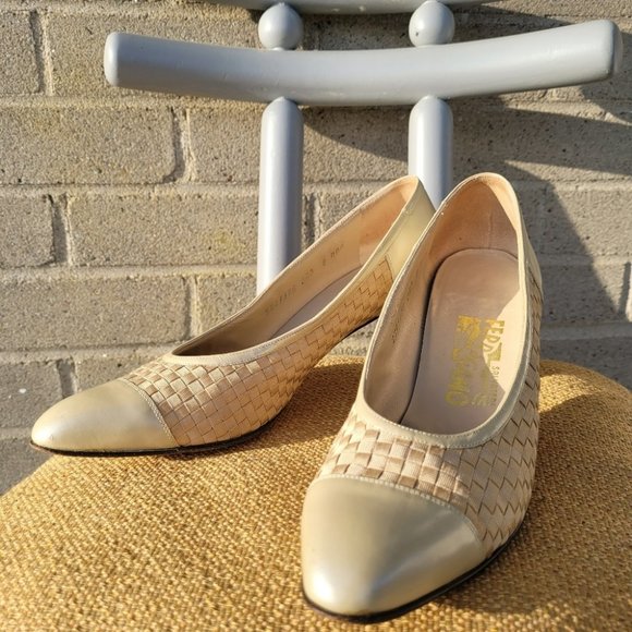 Salvatore Ferragamo Vintage Neutral Woven Shoe Heel - Picture 1 of 14
